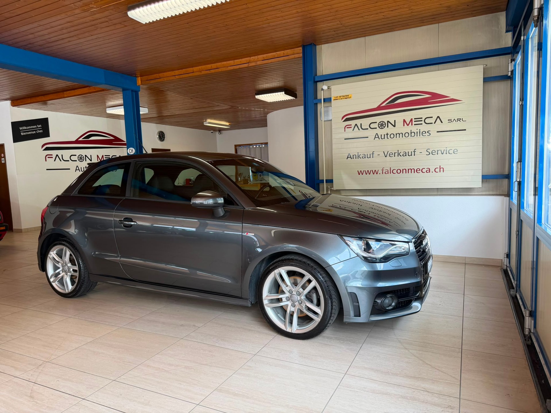 AUDI A1 1.4 TFSI Ambition S-tronic S LINE-image-0
