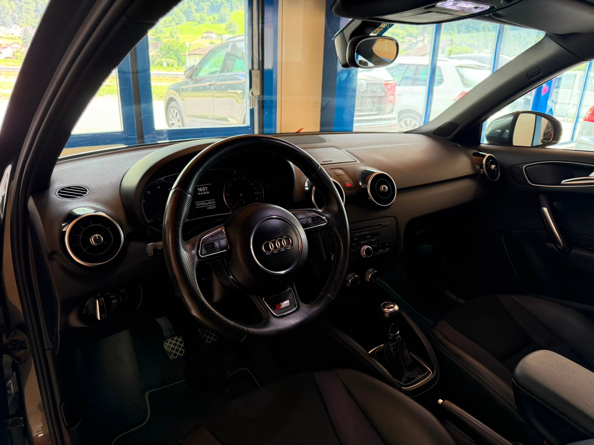 AUDI A1 1.4 TFSI Ambition S-tronic S LINE-image-12