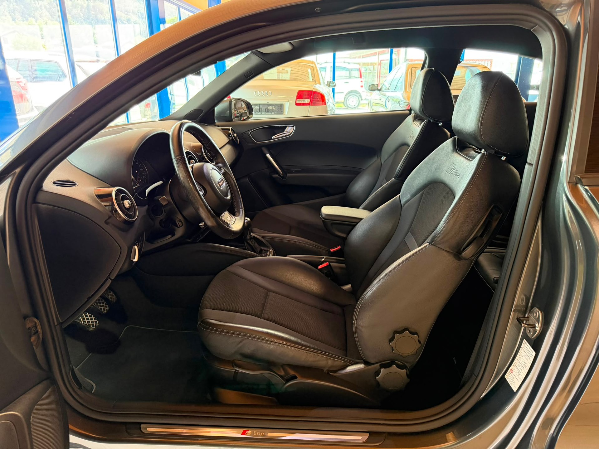 AUDI A1 1.4 TFSI Ambition S-tronic S LINE-image-11