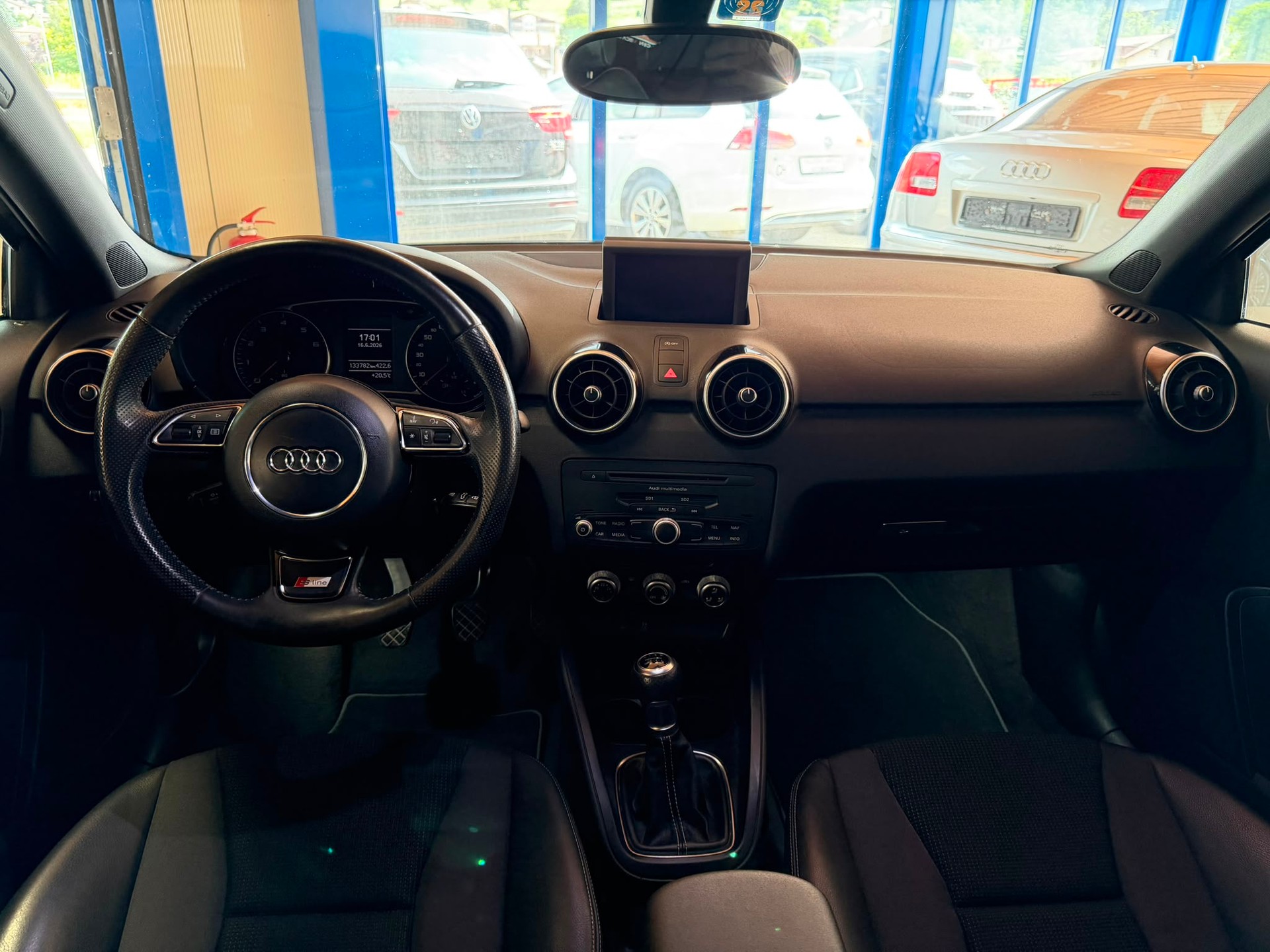 AUDI A1 1.4 TFSI Ambition S-tronic S LINE-image-14