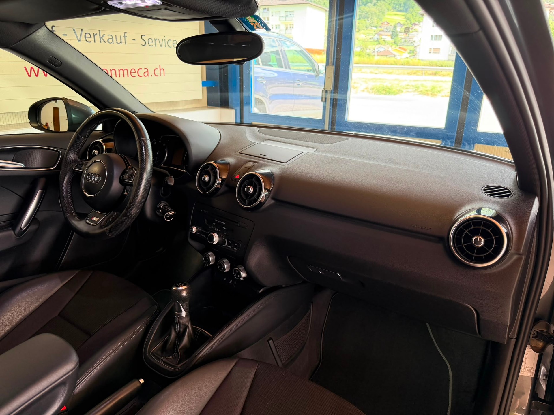 AUDI A1 1.4 TFSI Ambition S-tronic S LINE-image-16