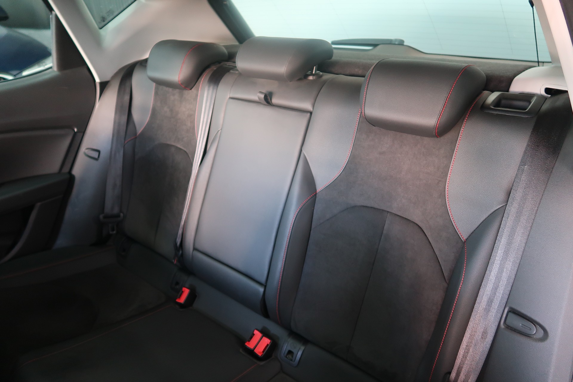 SEAT Leon 1.8 TSI FR Line / 1ère main / CH / MFK / GARANTIE-image-18