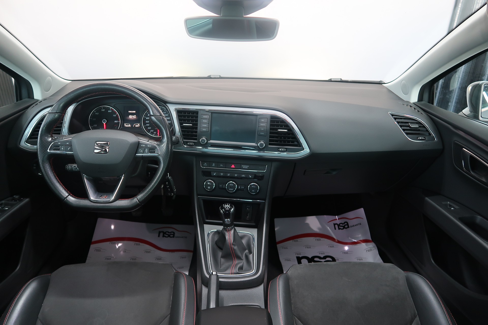 SEAT Leon 1.8 TSI FR Line / 1ère main / CH / MFK / GARANTIE-image-24
