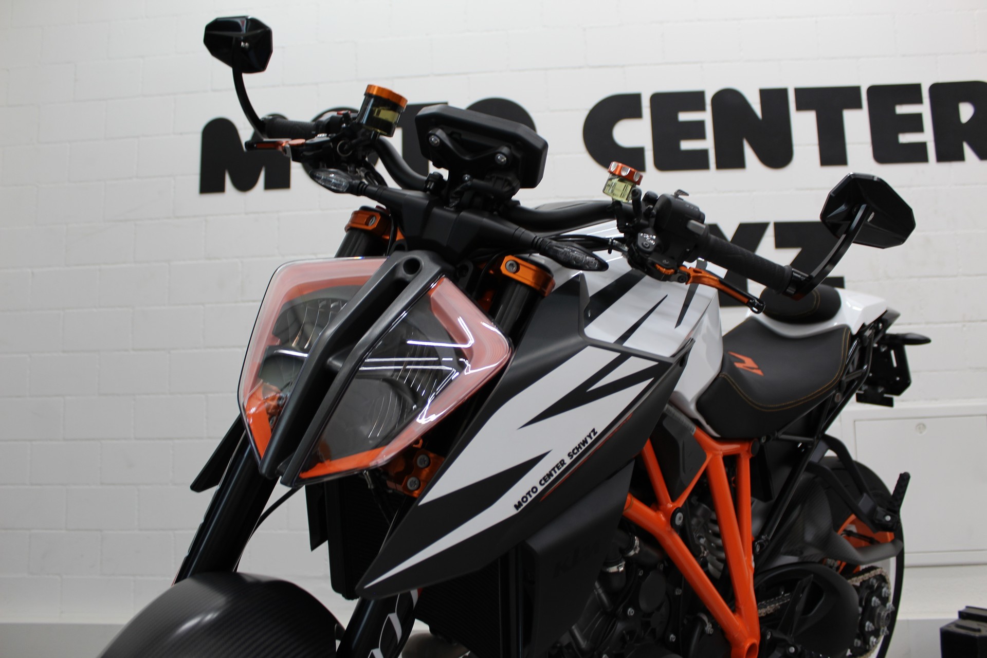 KTM 1290 Super Duke R-image-4