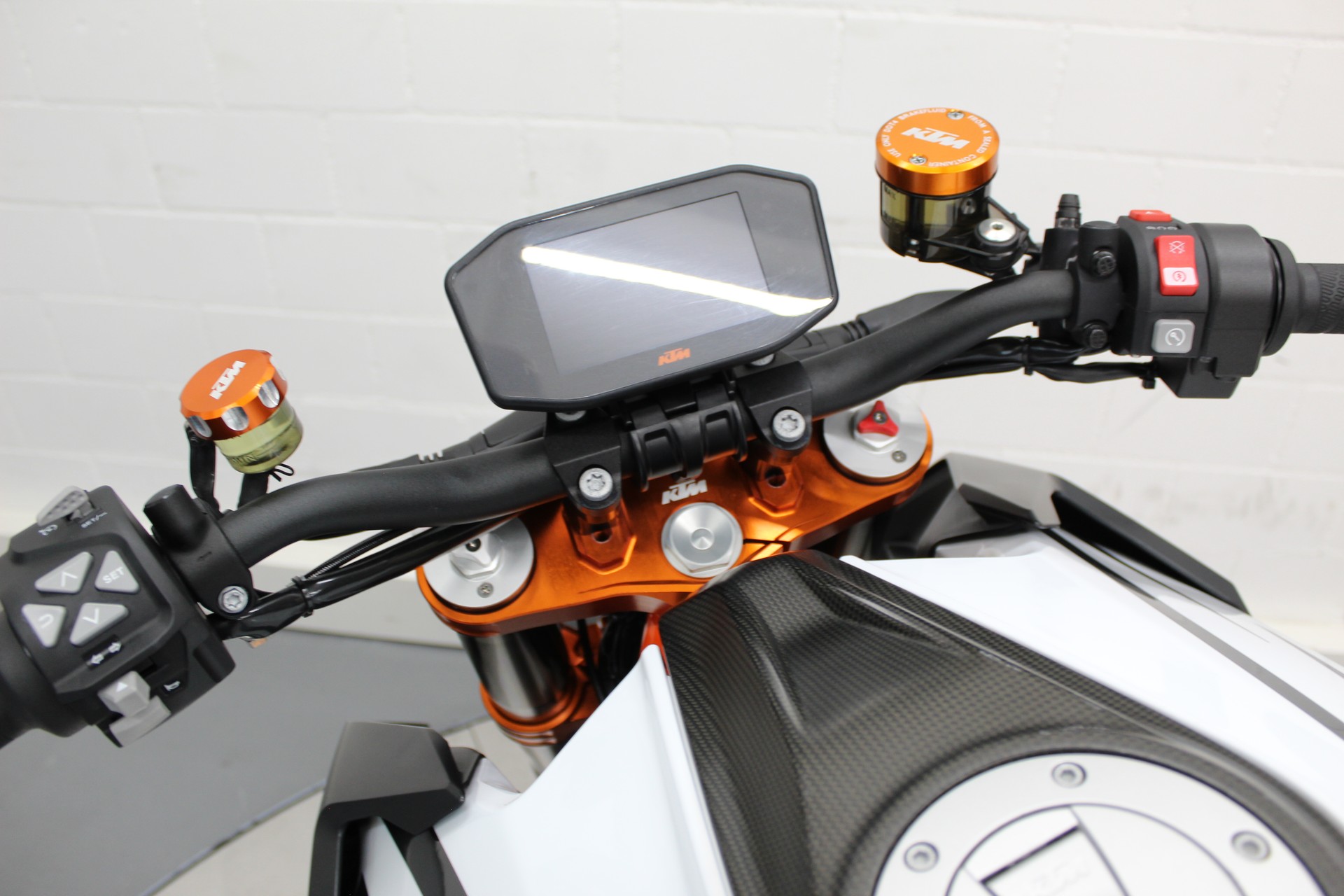 KTM 1290 Super Duke R-image-7