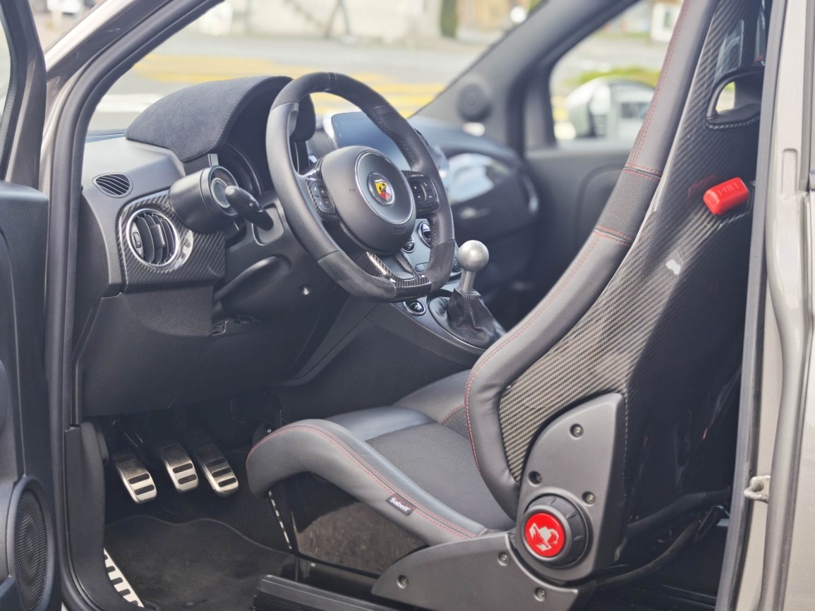 FIAT 595 Abarth 1.4 T-Jet 180 Esseesse / 70TH Anniversary Edition-image-7