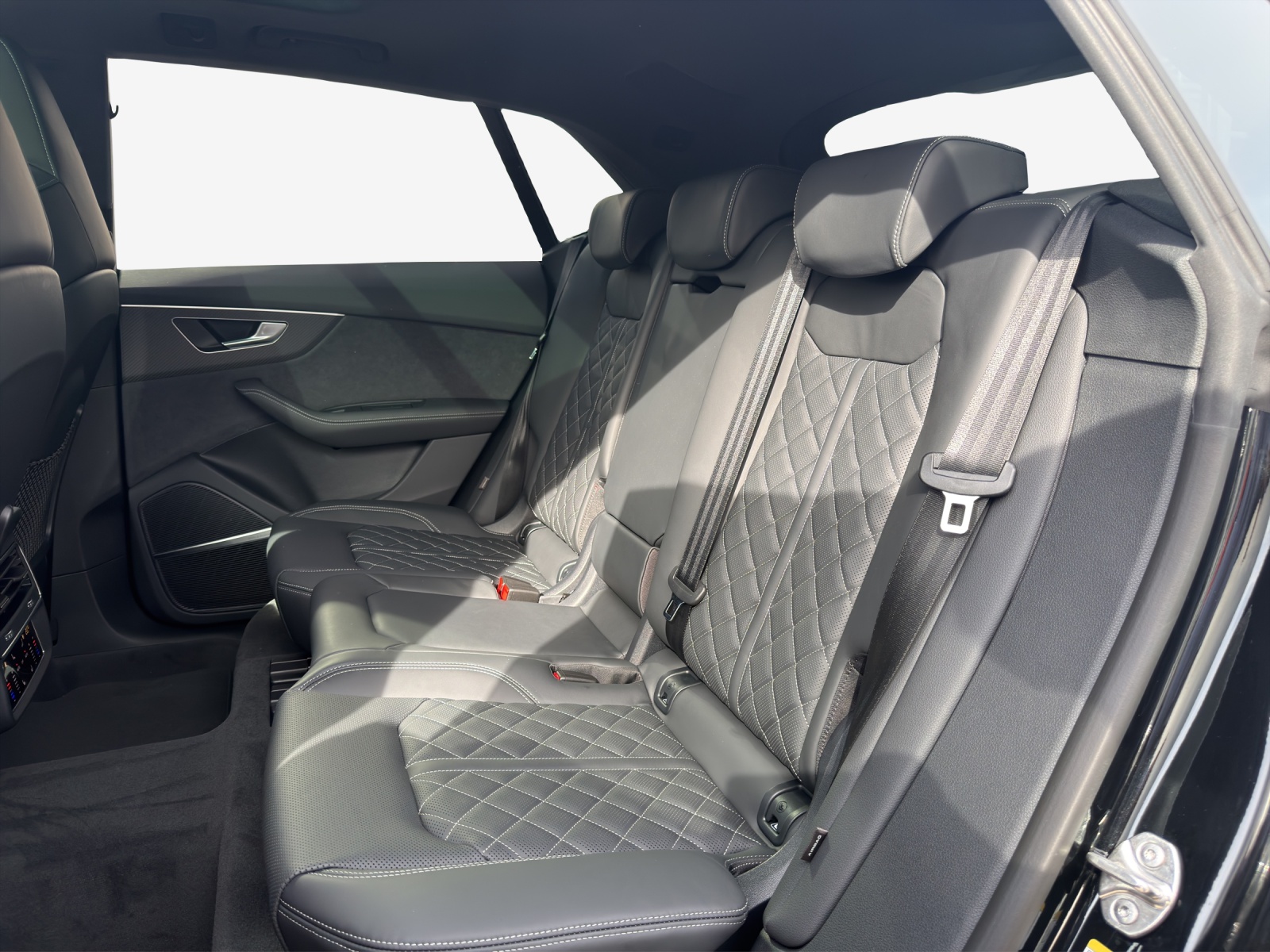 AUDI SQ8 SUV TFSI quattro tiptronic-image-11