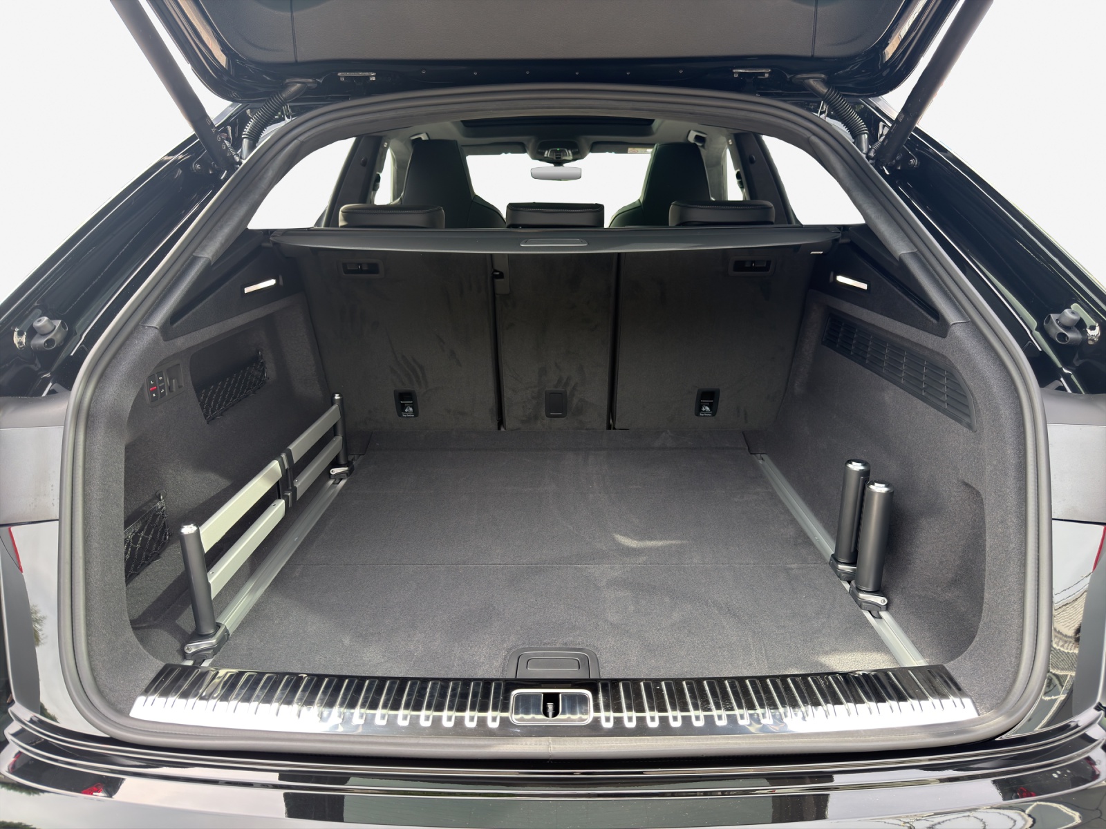 AUDI SQ8 SUV TFSI quattro tiptronic-image-12
