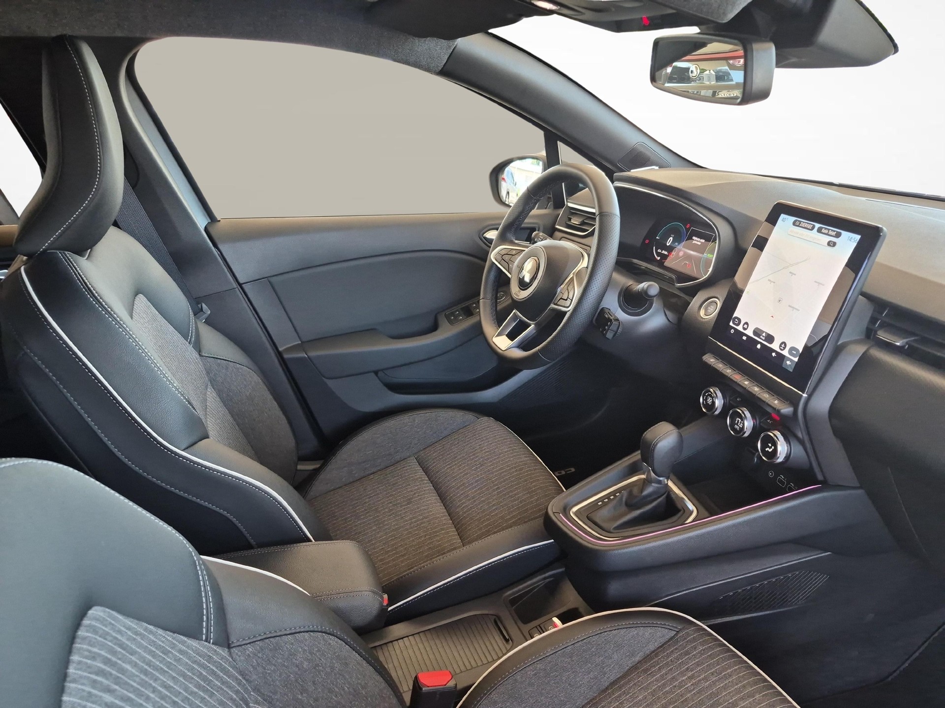 MITSUBISHI Colt 1.6 HEV Instyle-image-9