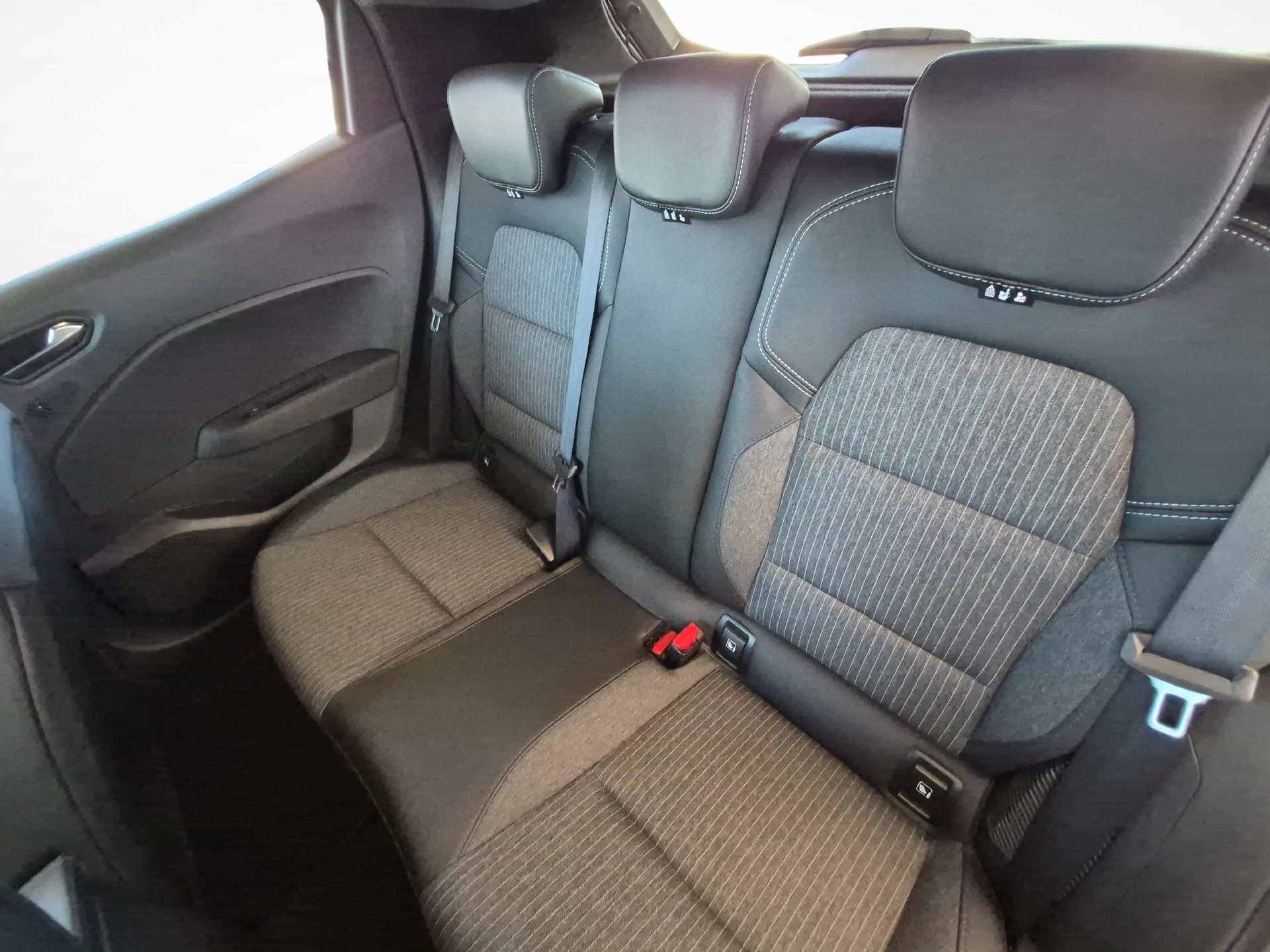 MITSUBISHI Colt 1.6 HEV Instyle-image-10