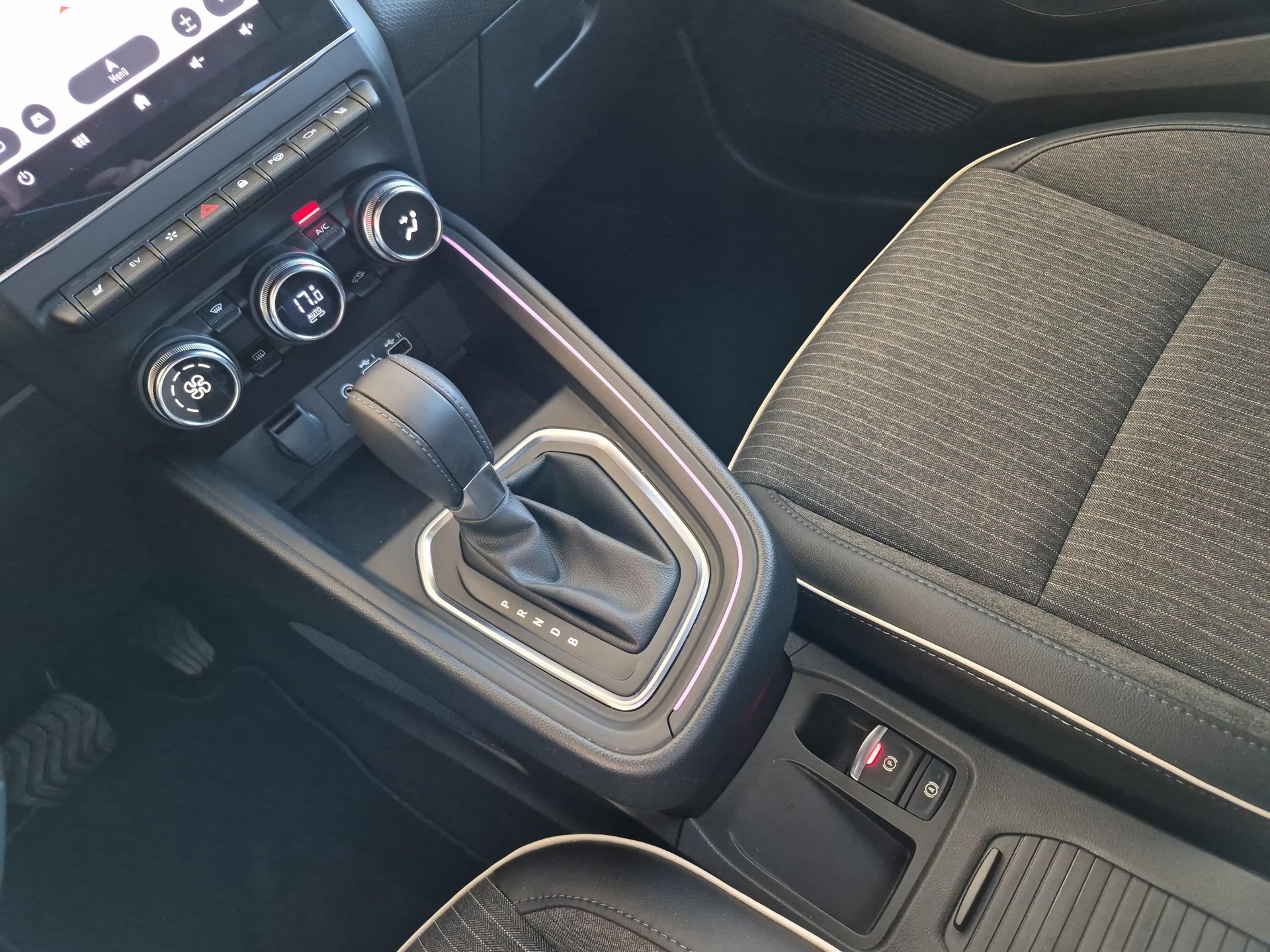 MITSUBISHI Colt 1.6 HEV Instyle-image-15