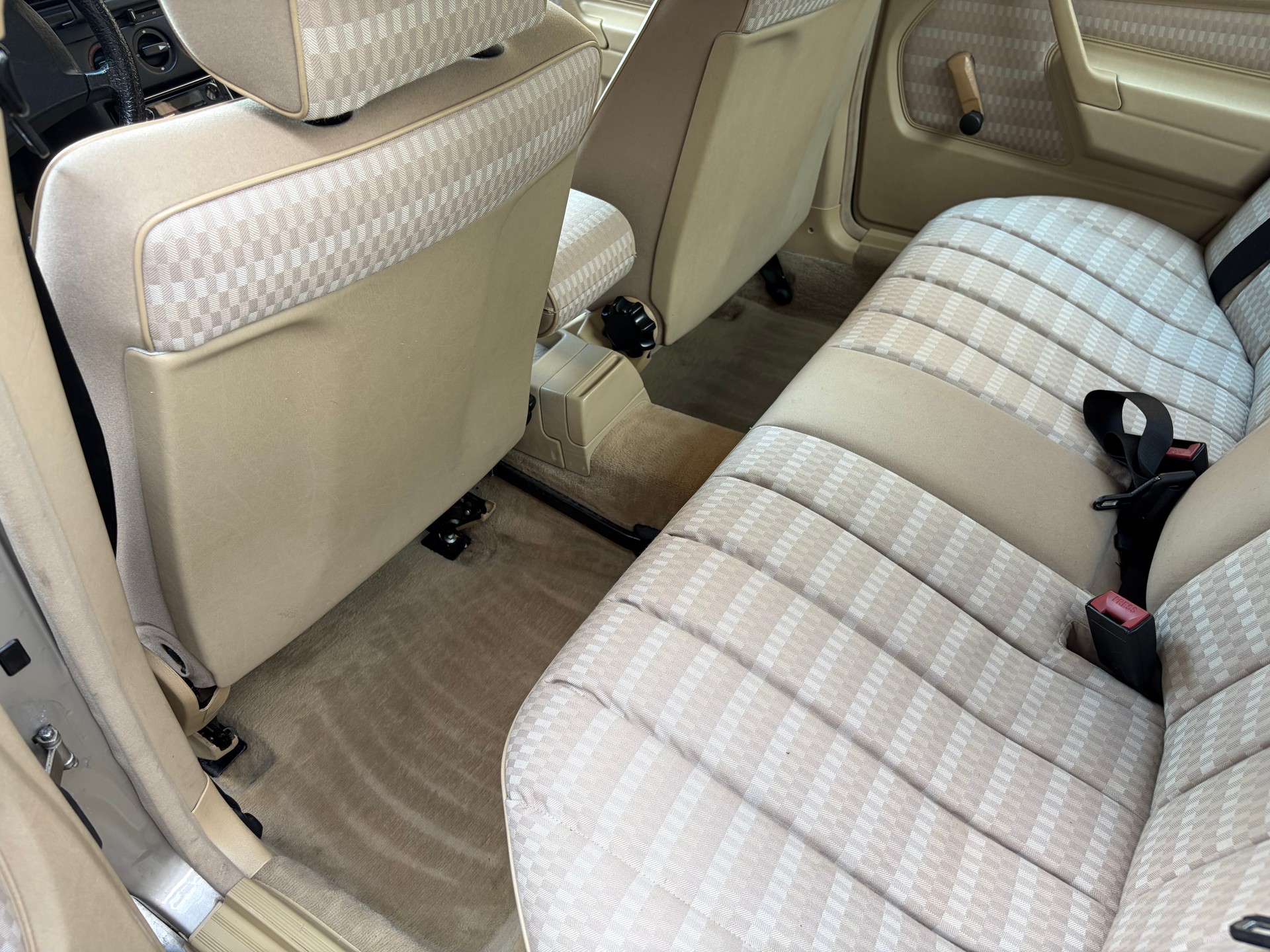MERCEDES-BENZ 2.0 AUTOMAT-image-7