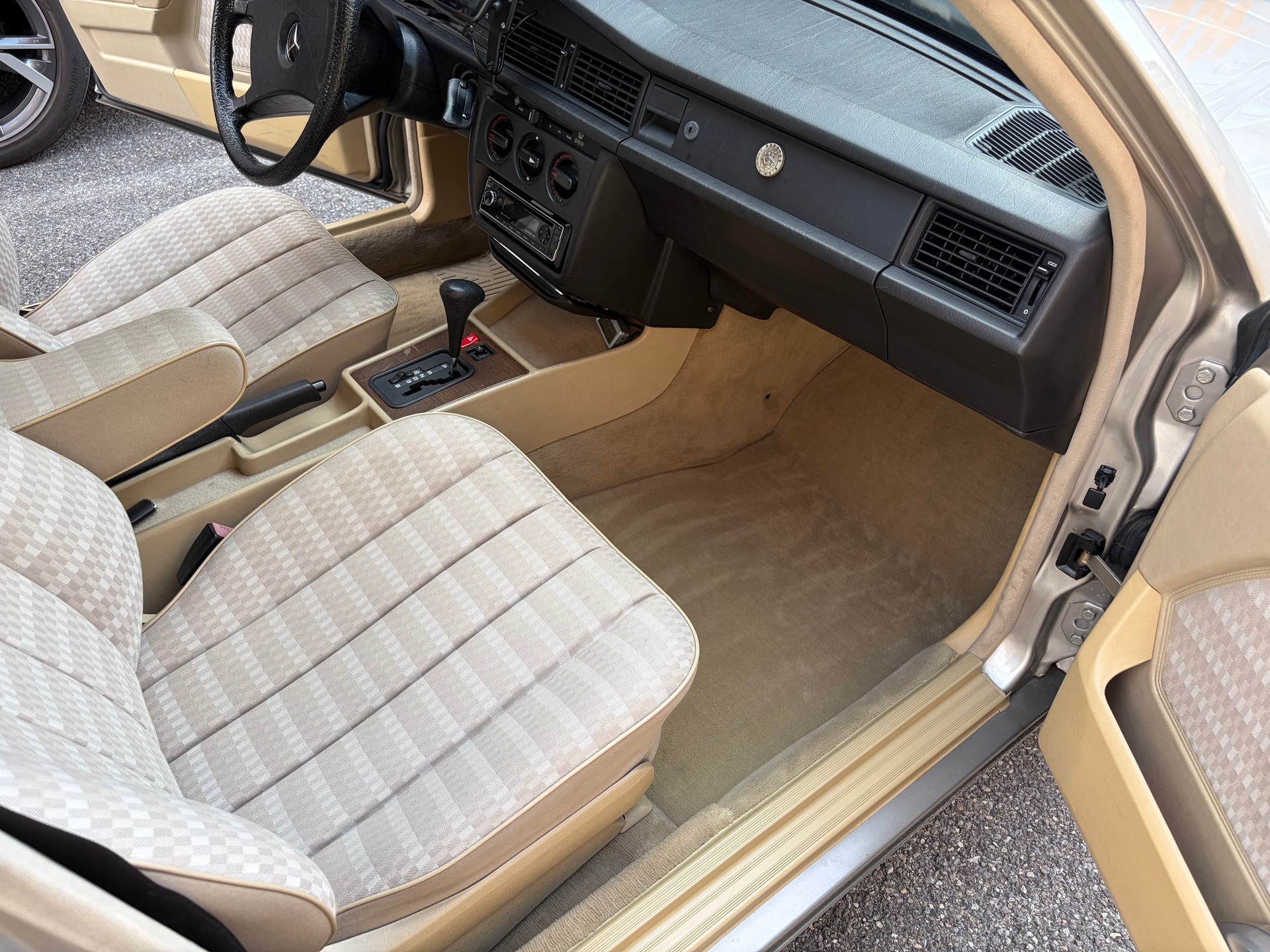MERCEDES-BENZ 2.0 AUTOMAT-image-4