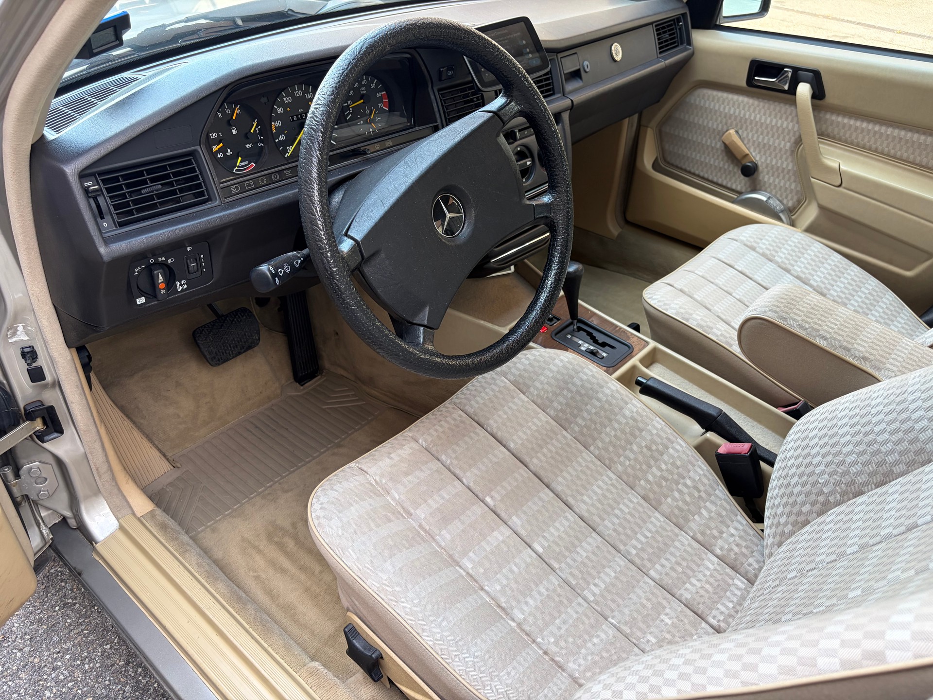 MERCEDES-BENZ 2.0 AUTOMAT-image-9