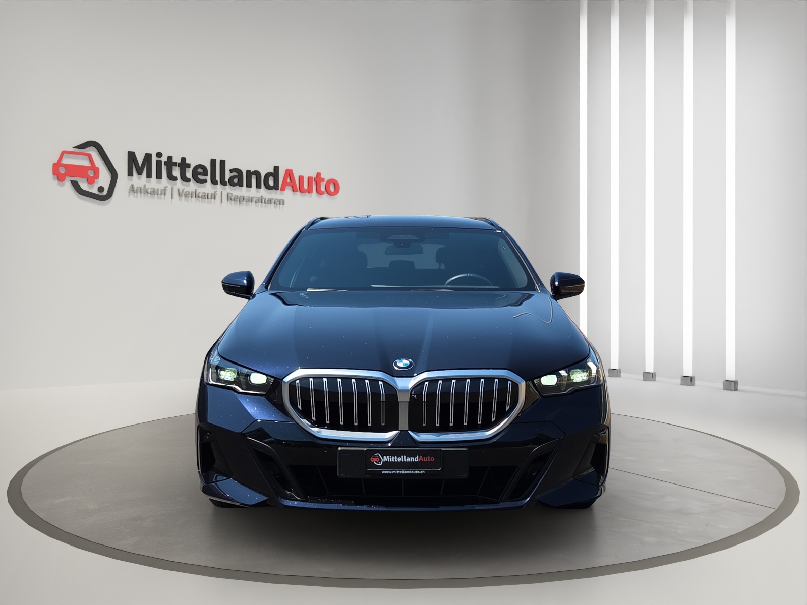 BMW 520d xDrive 48V Touring M Sport Steptronic-showroom-element-1