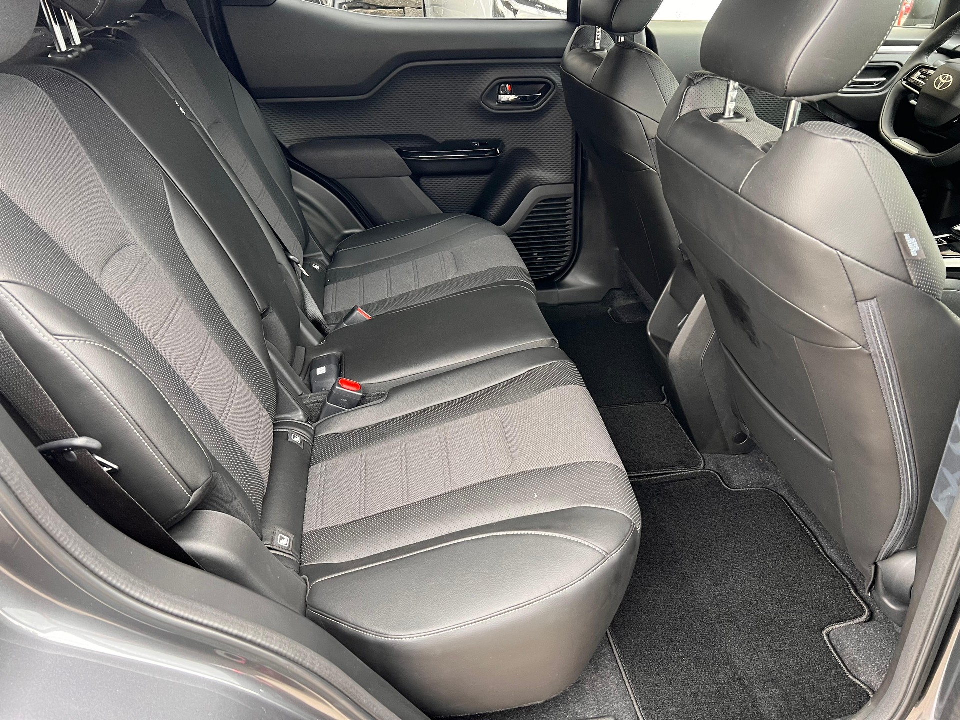 TOYOTA Urban Cruiser Premium AWD-image-11