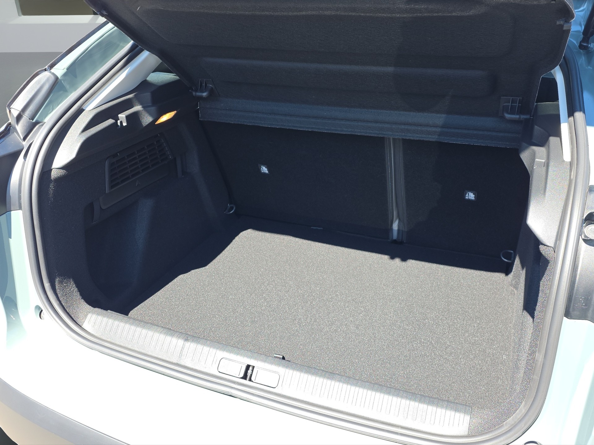 CITROEN C4 1.2 Hybrid Plus-image-17