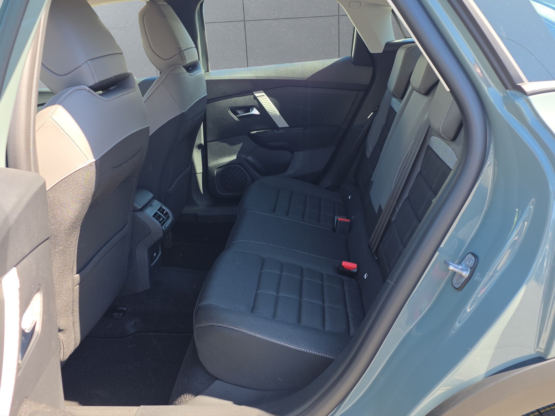 CITROEN C4 1.2 Hybrid Plus-image-15