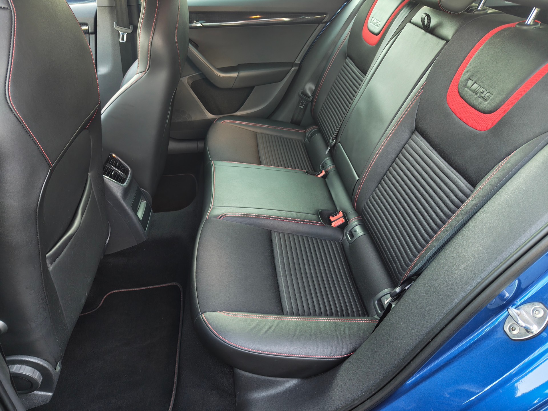SKODA Octavia Combi 2.0 TDI RS DSG-image-7