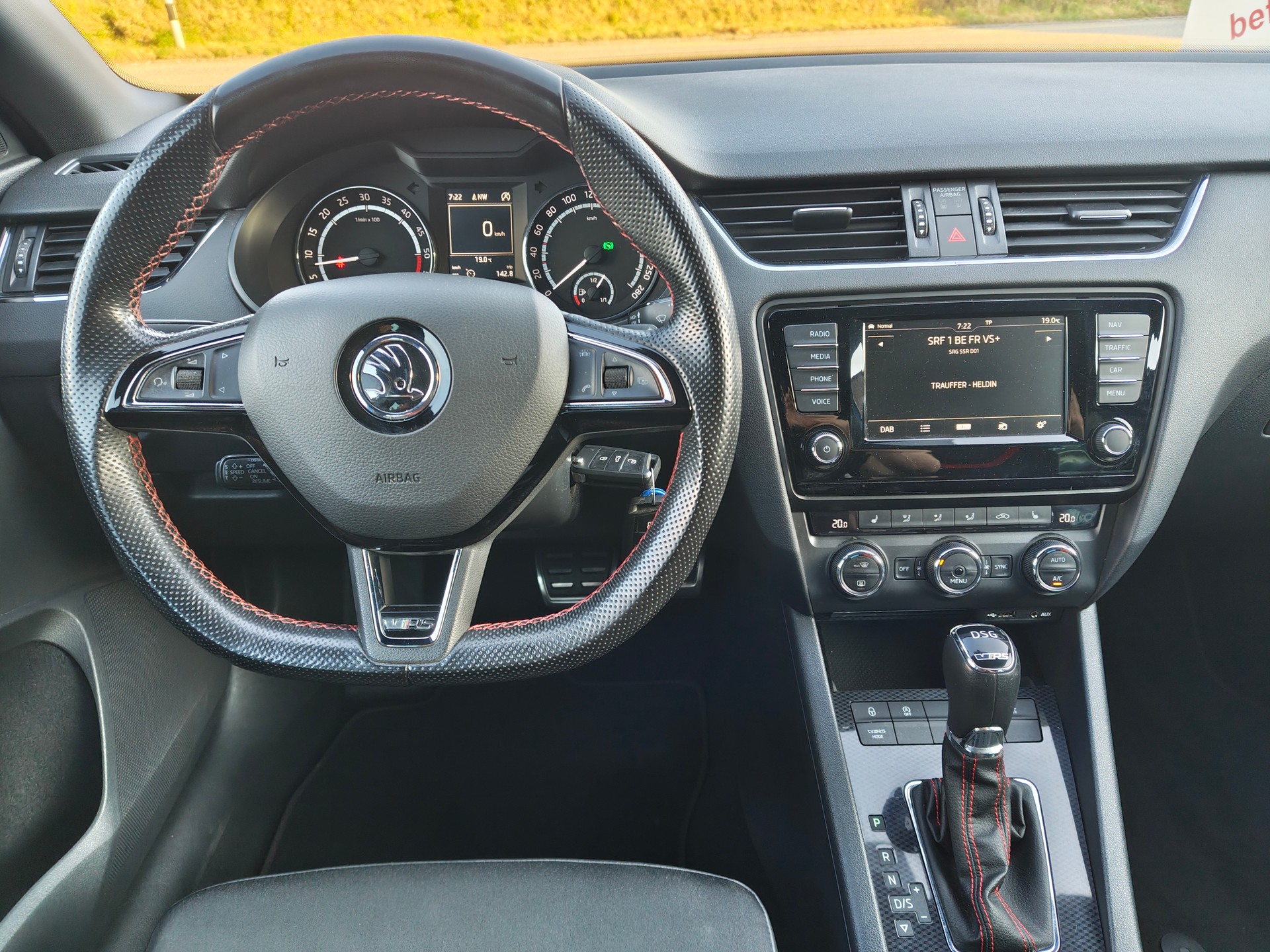 SKODA Octavia Combi 2.0 TDI RS DSG-image-4