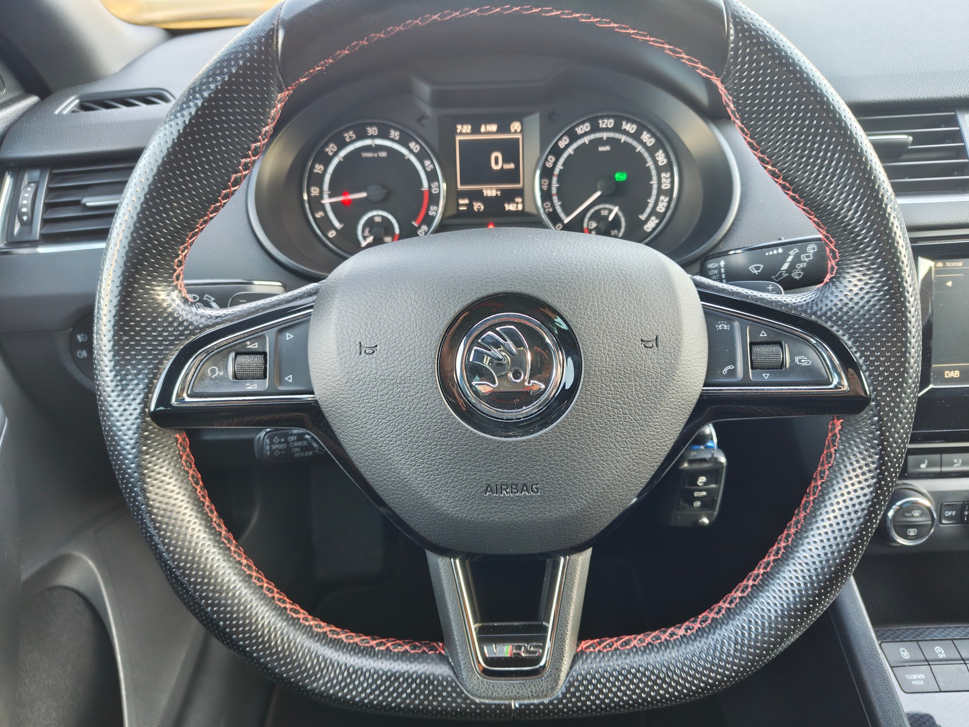 SKODA Octavia Combi 2.0 TDI RS DSG-image-5