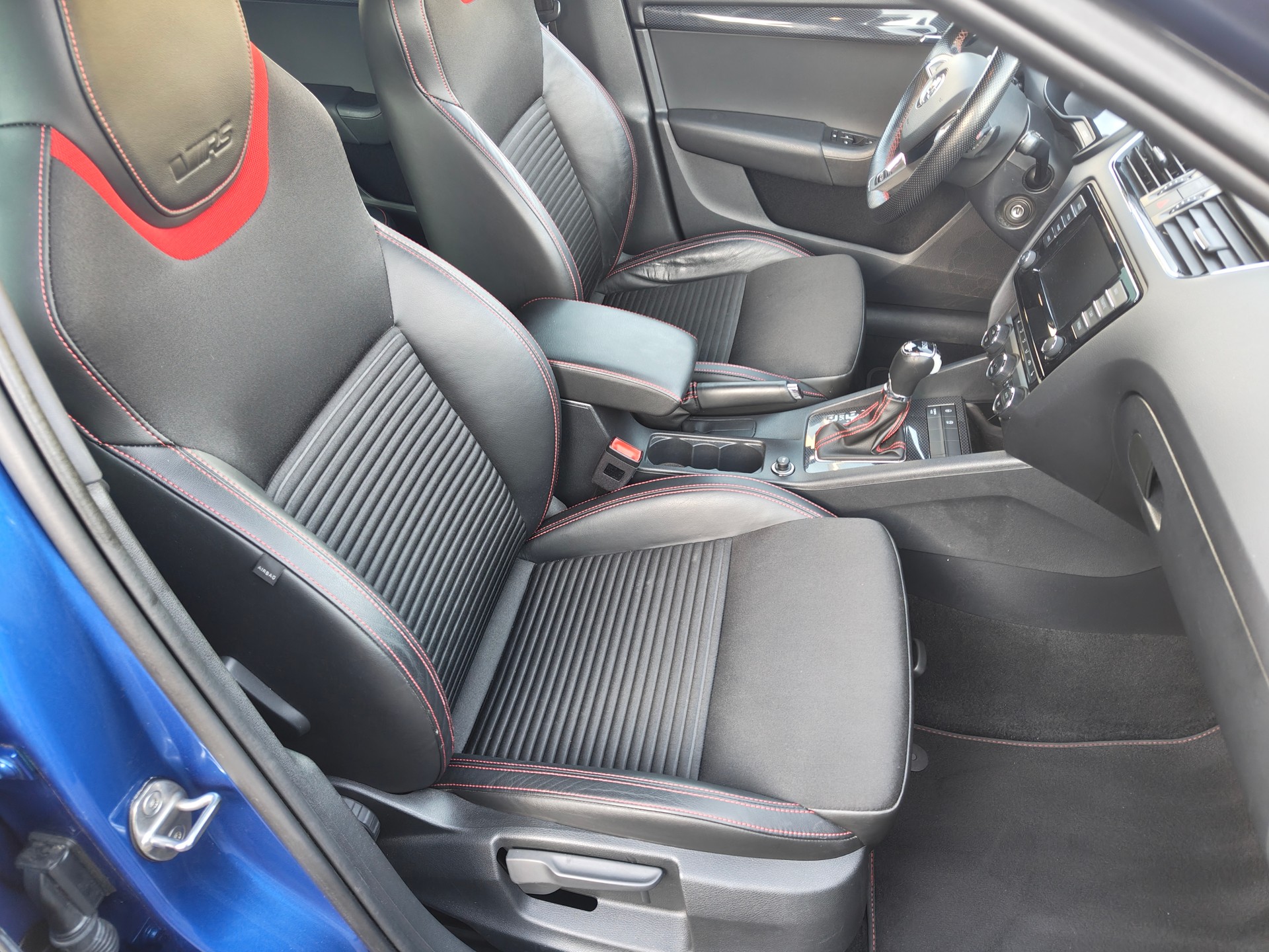 SKODA Octavia Combi 2.0 TDI RS DSG-image-9