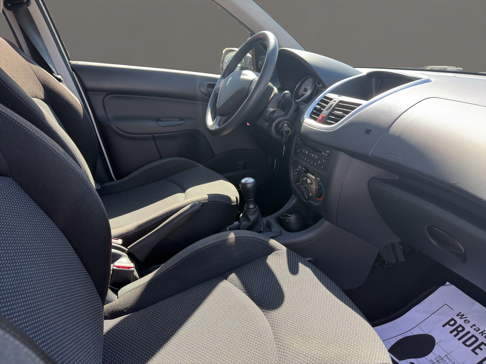 PEUGEOT 206+ 1.4 Trendy-image-8