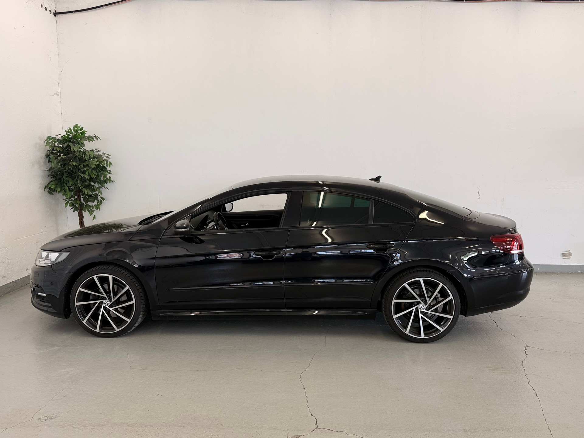 VW 2.0 TDI R-Line-image-4