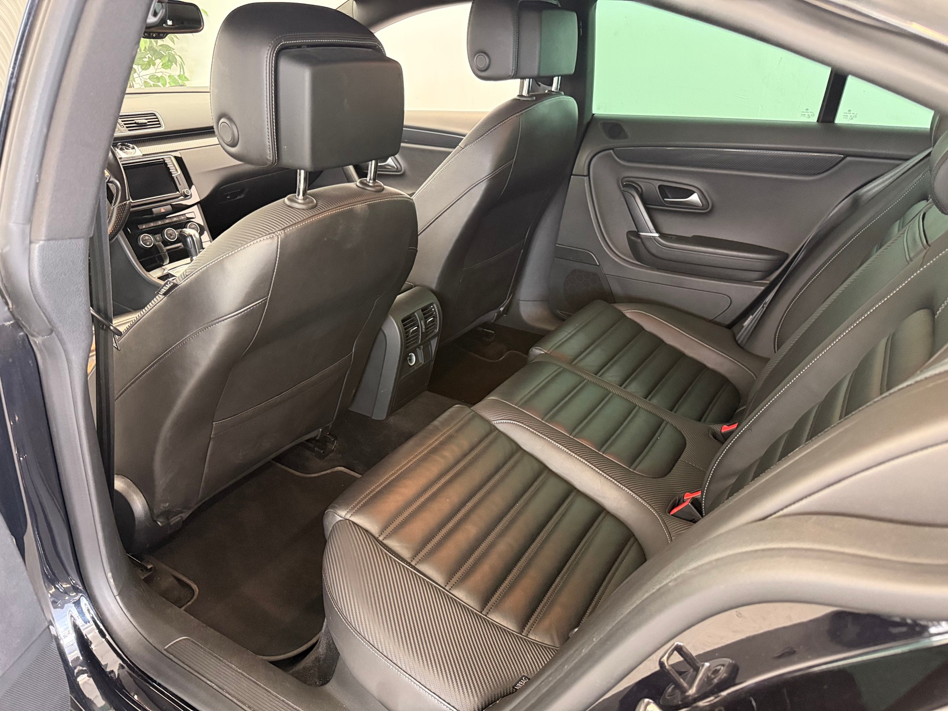 VW 2.0 TDI R-Line-image-11
