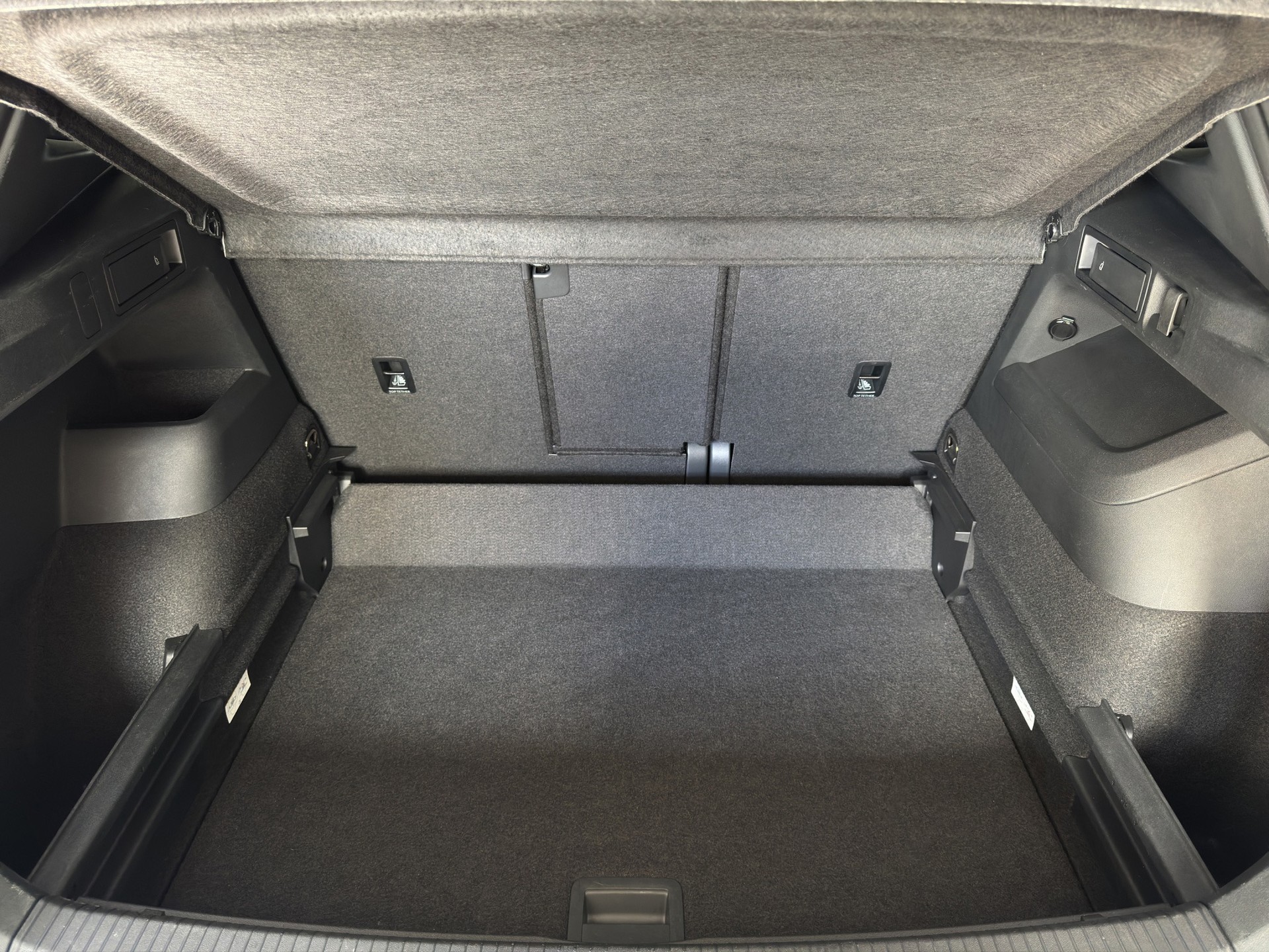 VW Tiguan 2.0 TSI DSG R-Line 4M. "Leder Varenna-Pano-360°Kamera-Black Style"-image-30