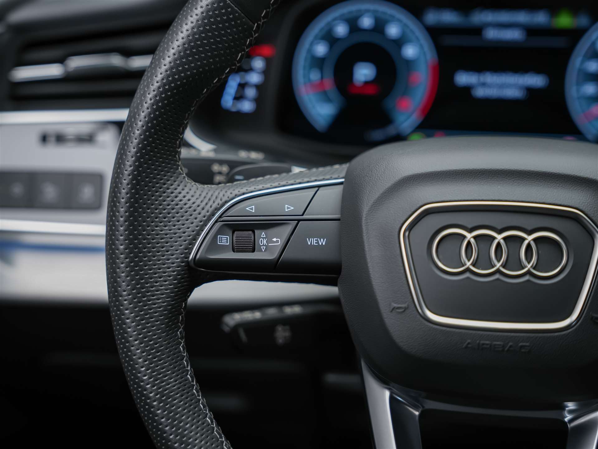 AUDI Q8 55 TFSI quattro tiptronic-image-31