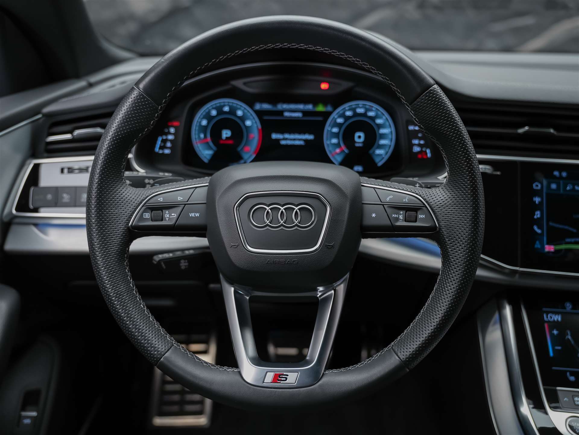 AUDI Q8 55 TFSI quattro tiptronic-image-30