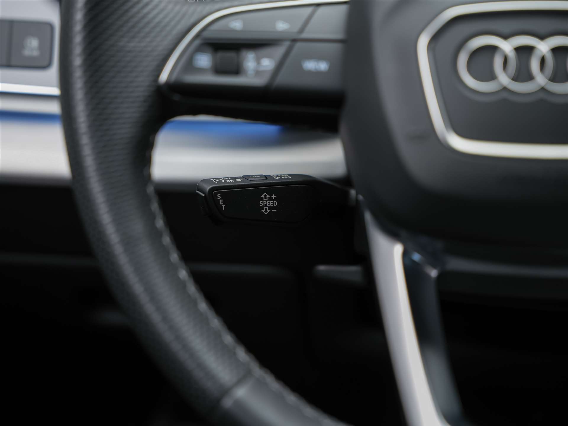 AUDI Q8 55 TFSI quattro tiptronic *22" Felgen*Bang&Olufsen*Luftfahrwerk*360° Kamera*-image-33