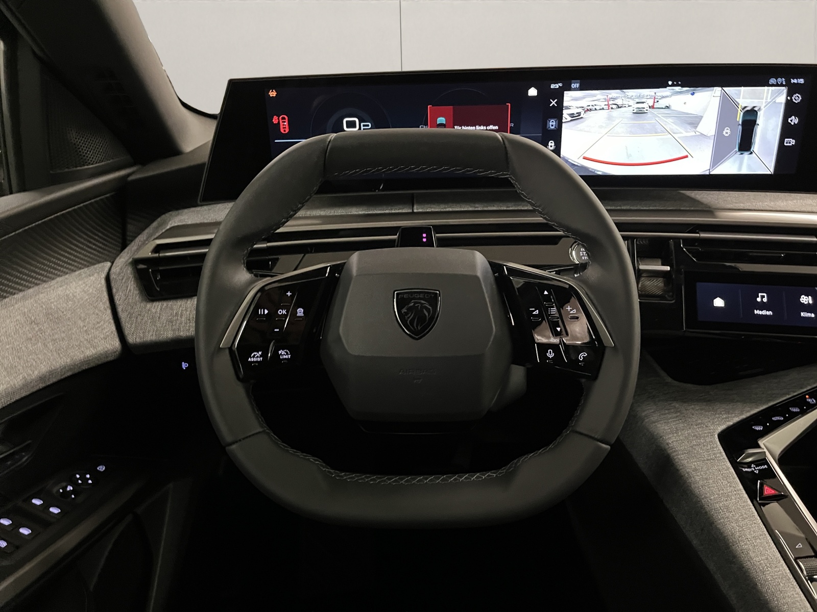 PEUGEOT 3008 1.2 Hybrid Allure Premium-image-8