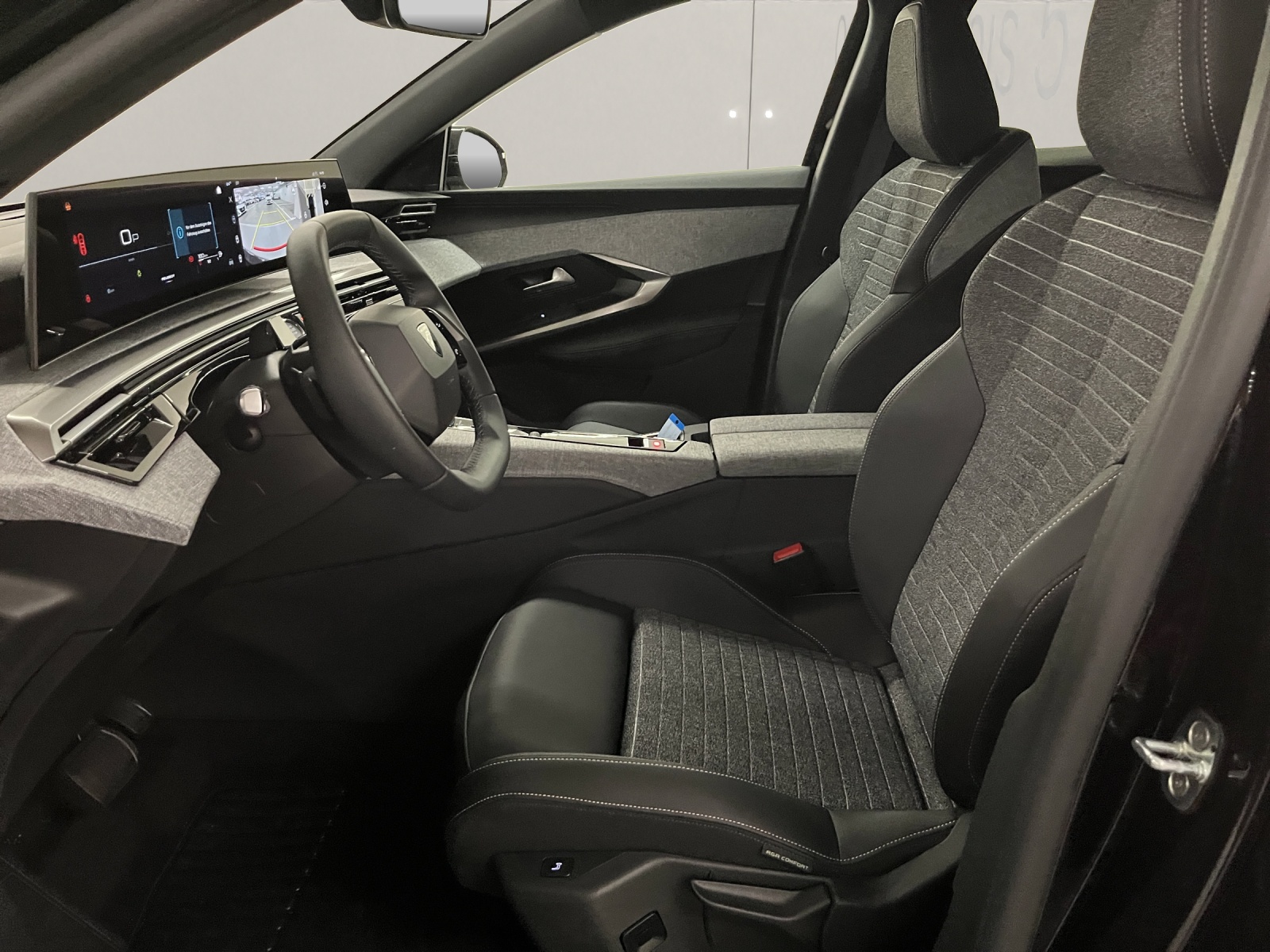 PEUGEOT 3008 1.2 Hybrid Allure Premium-image-6