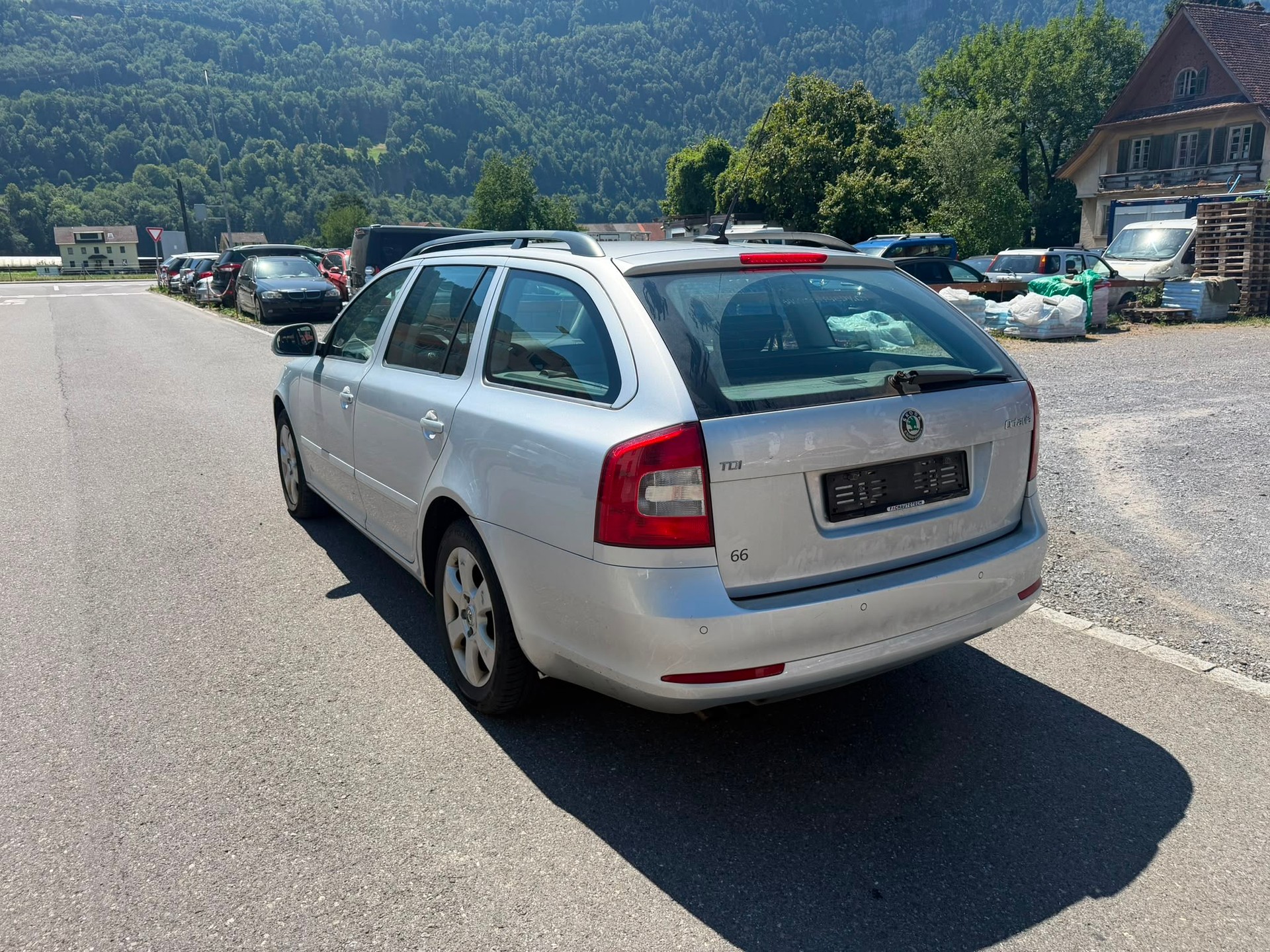 SKODA Octavia Combi 1.9 TDI Ambiente DSG-image-2