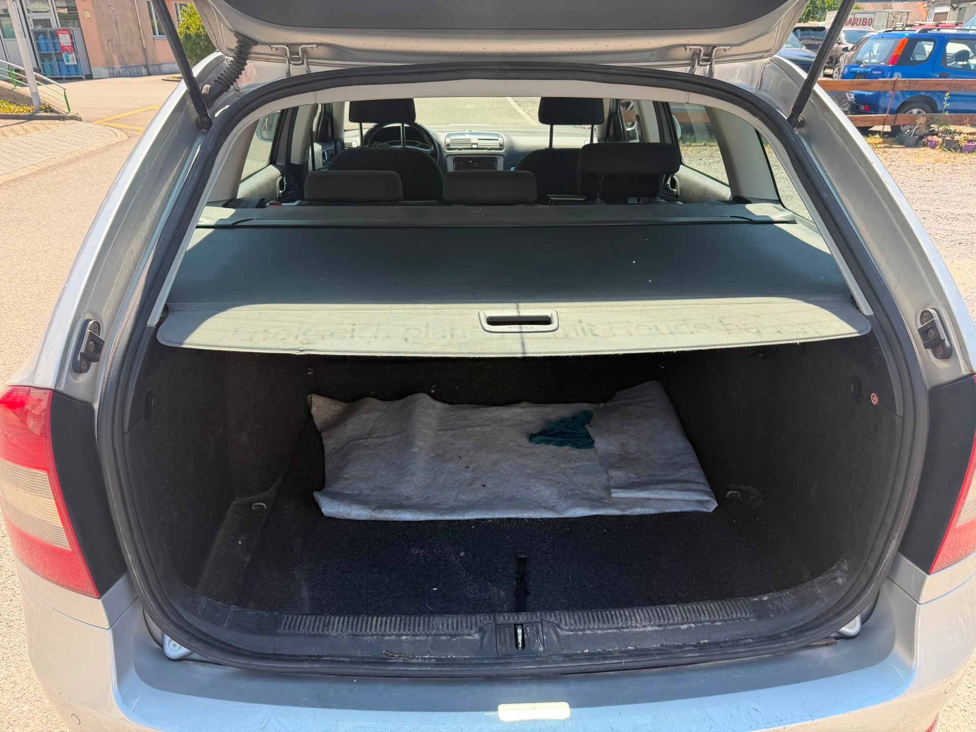 SKODA Octavia Combi 1.9 TDI Ambiente DSG-image-4