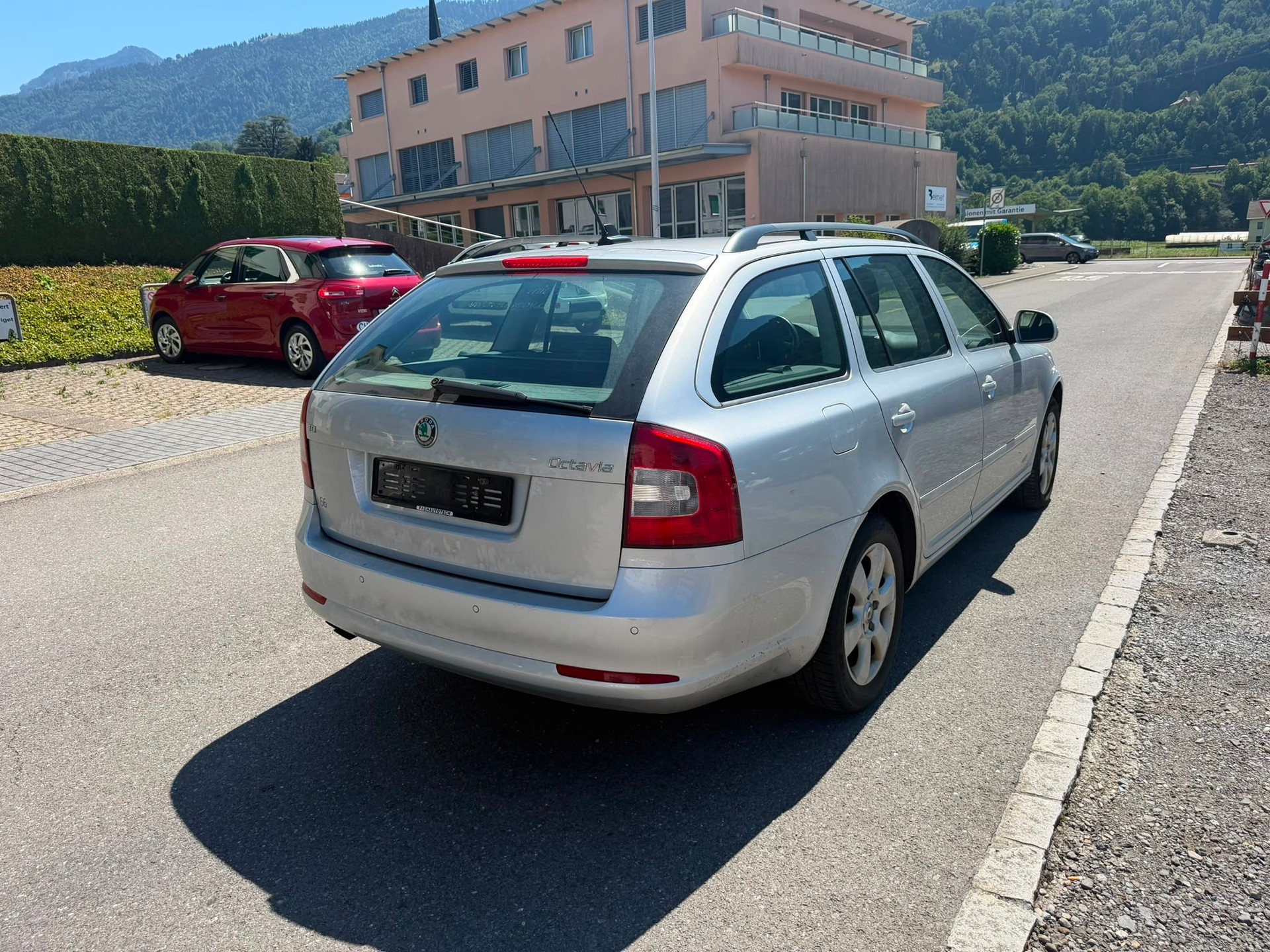 SKODA Octavia Combi 1.9 TDI Ambiente DSG-image-3