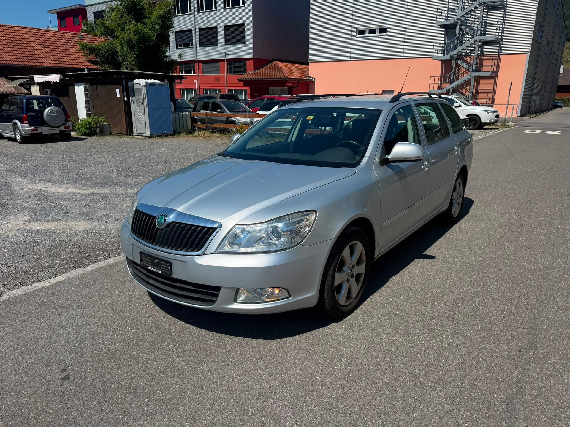 SKODA Octavia Combi 1.9 TDI Ambiente DSG-image-1
