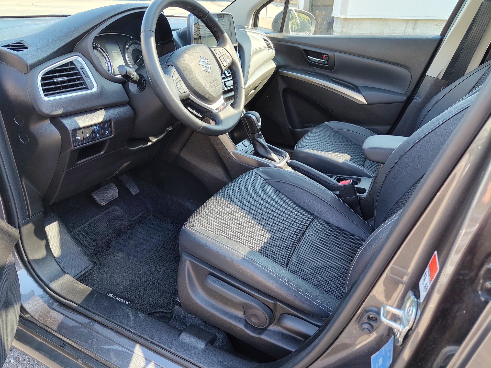 SUZUKI S-Cross 1.5 Piz Sulai Top Hybrid-showroom-element-3