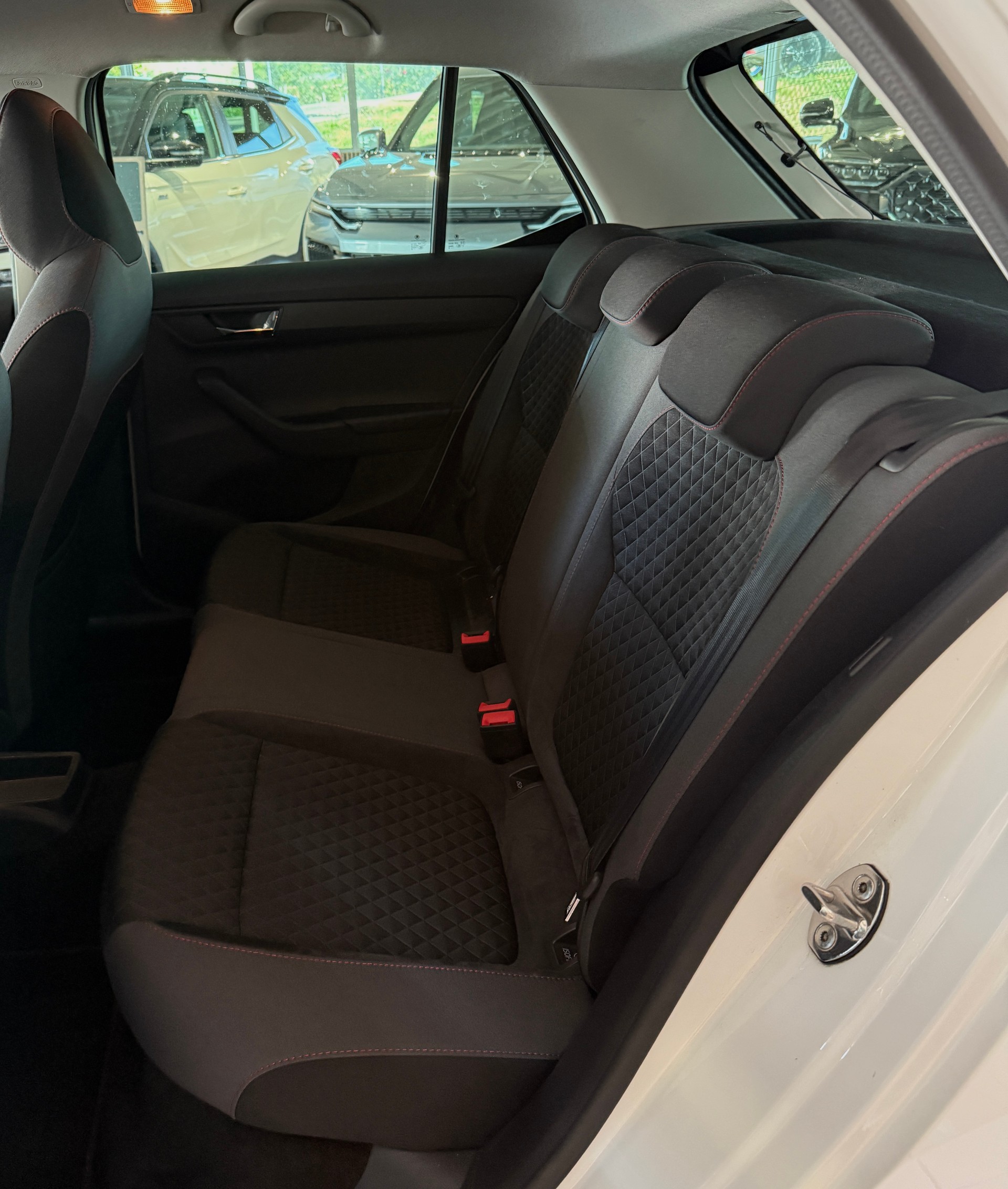 SKODA Fabia 1.4 TSI R5 DSG-image-16