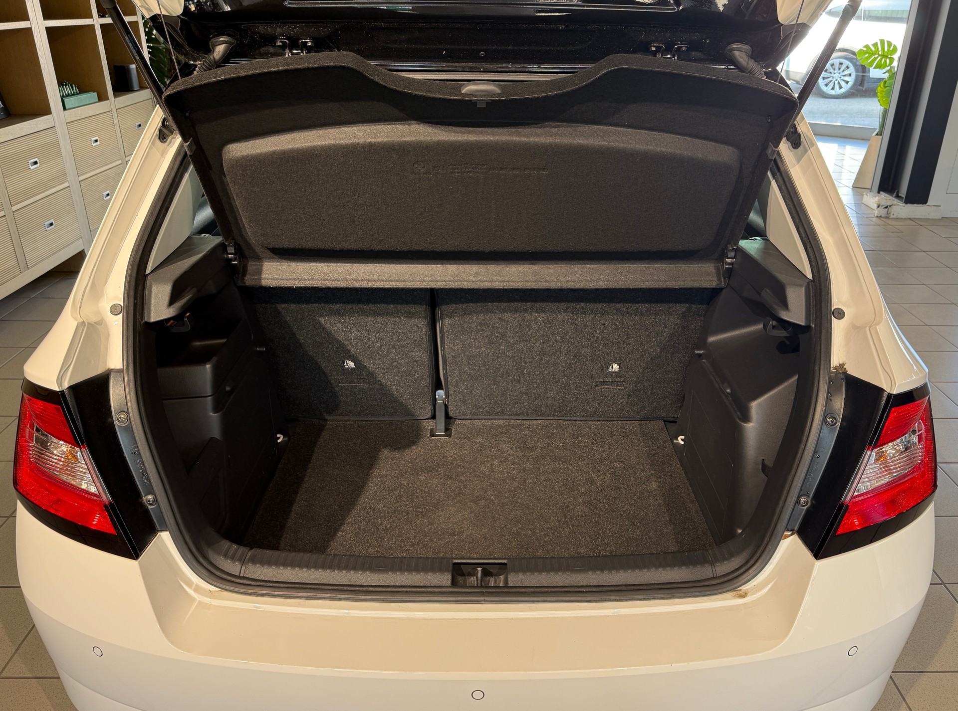 SKODA Fabia 1.4 TSI R5 DSG-image-17