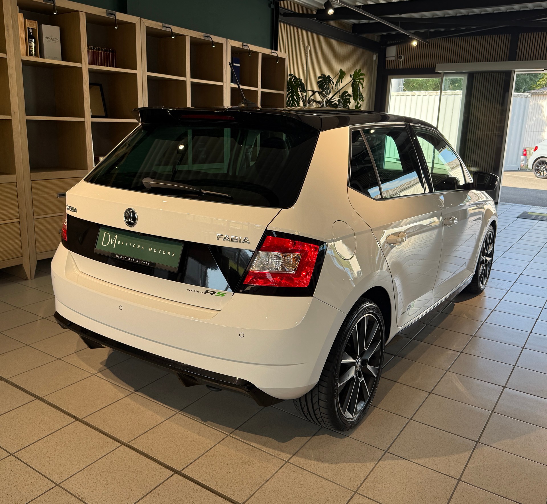 SKODA Fabia 1.4 TSI R5 DSG-showroom-element-3