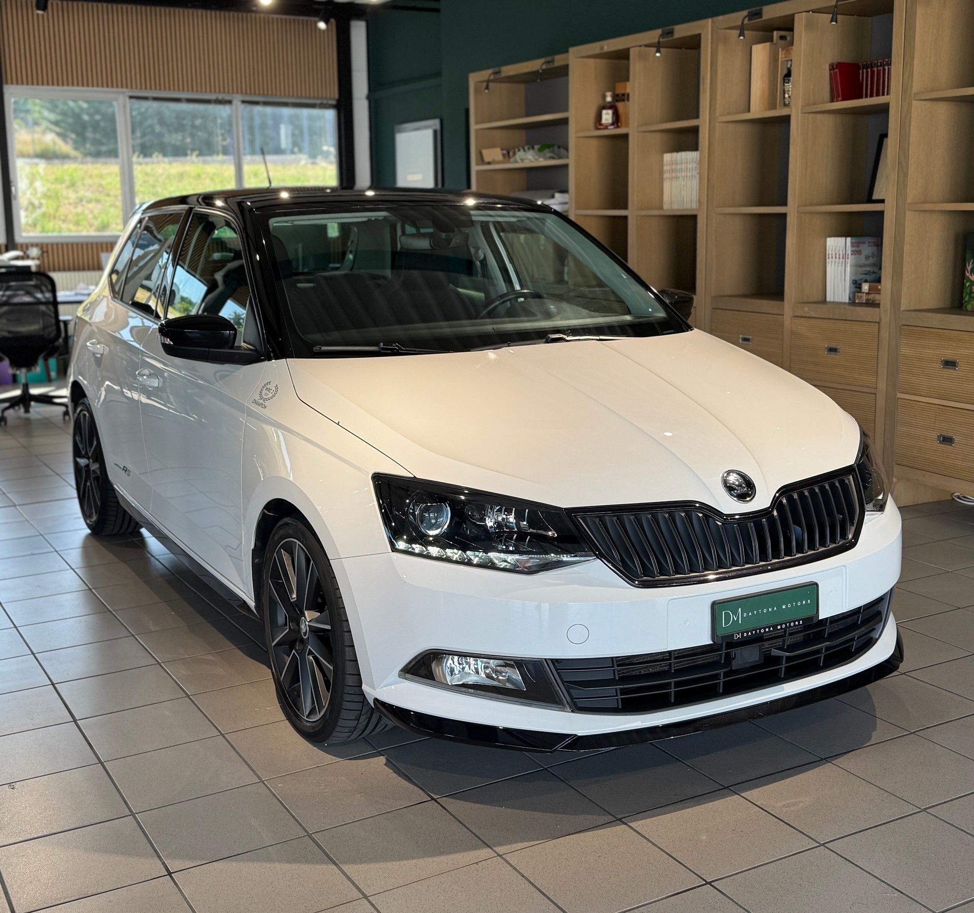 SKODA Fabia 1.4 TSI R5 DSG-showroom-element-1