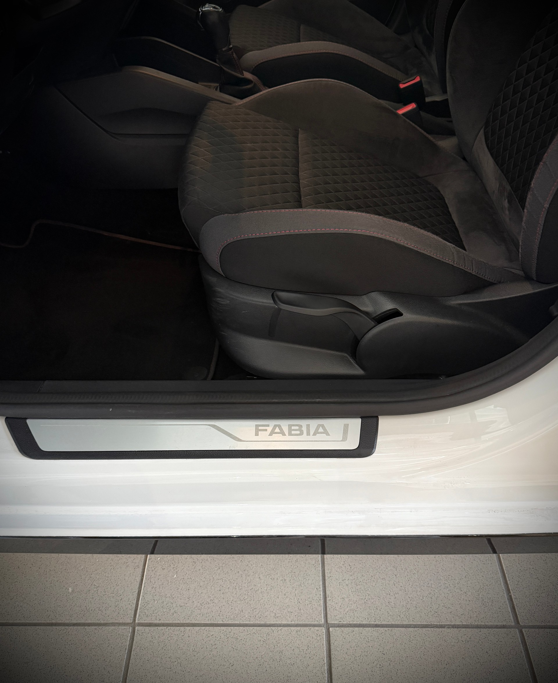 SKODA Fabia 1.4 TSI R5 DSG-image-6