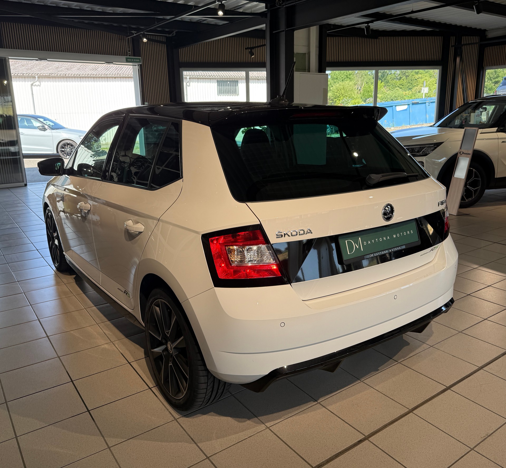 SKODA Fabia 1.4 TSI R5 DSG-image-5