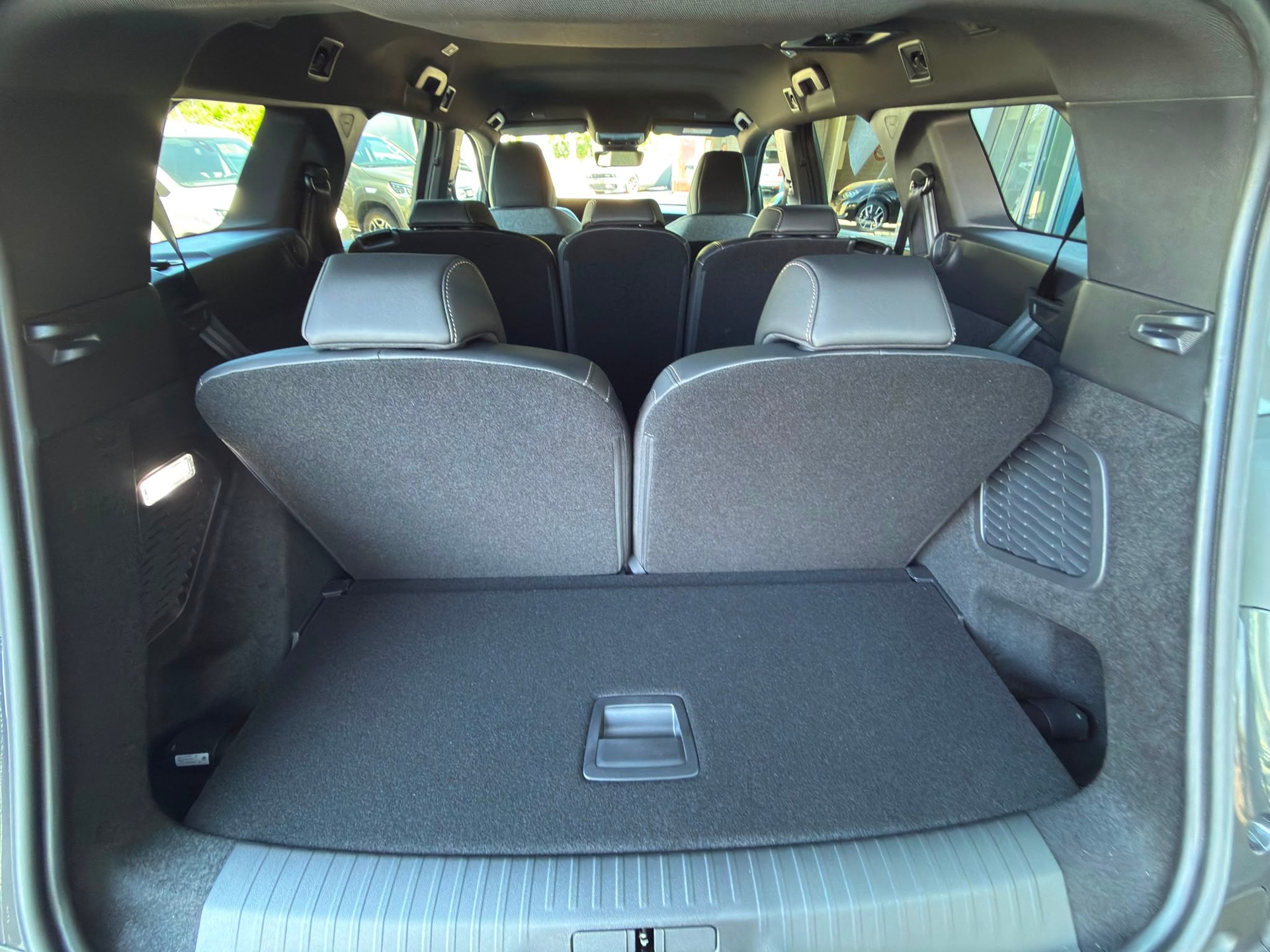 PEUGEOT 5008 145 Hybrid e-DCS6 Allure Premium-image-12