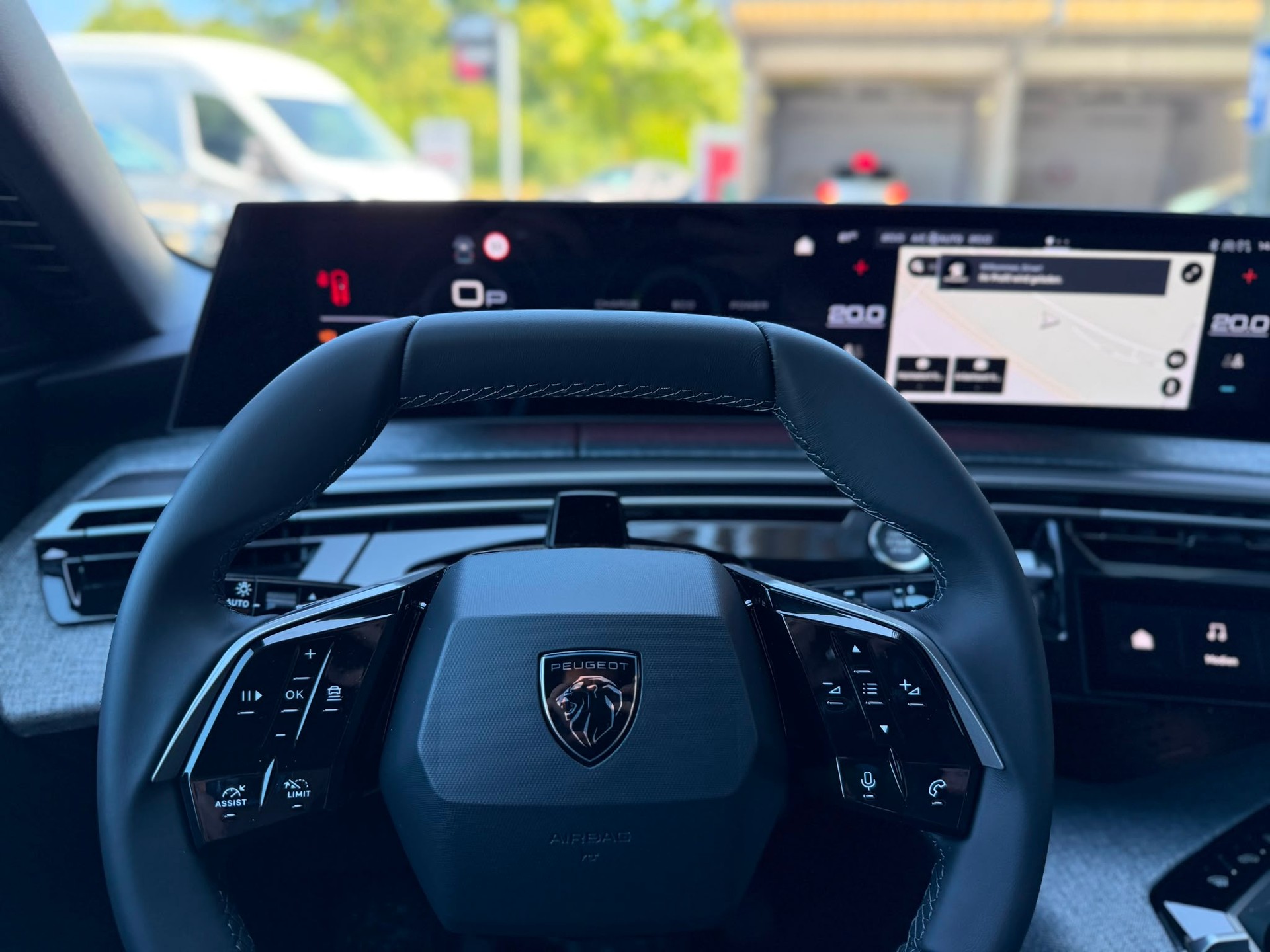 PEUGEOT 5008 145 Hybrid e-DCS6 Allure Premium-image-9