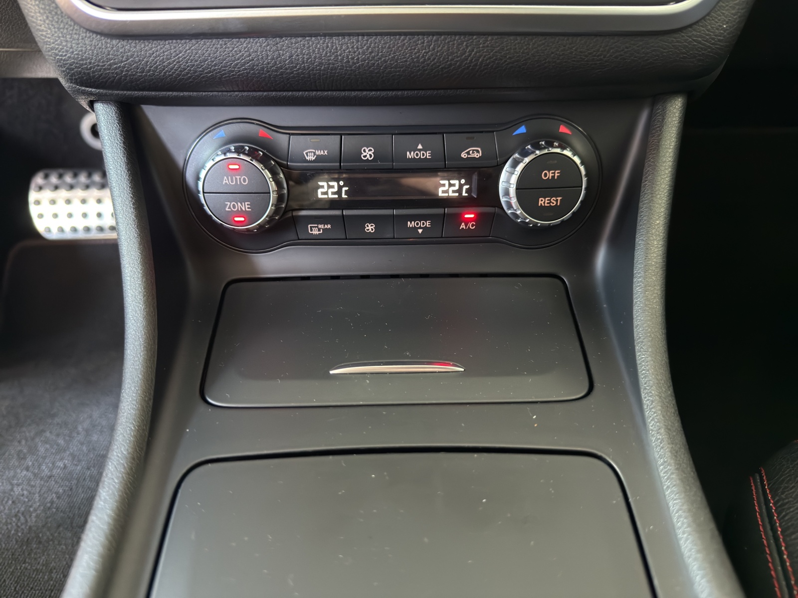 MERCEDES-BENZ CLA 250 AMG Line 7G-DCT-image-14