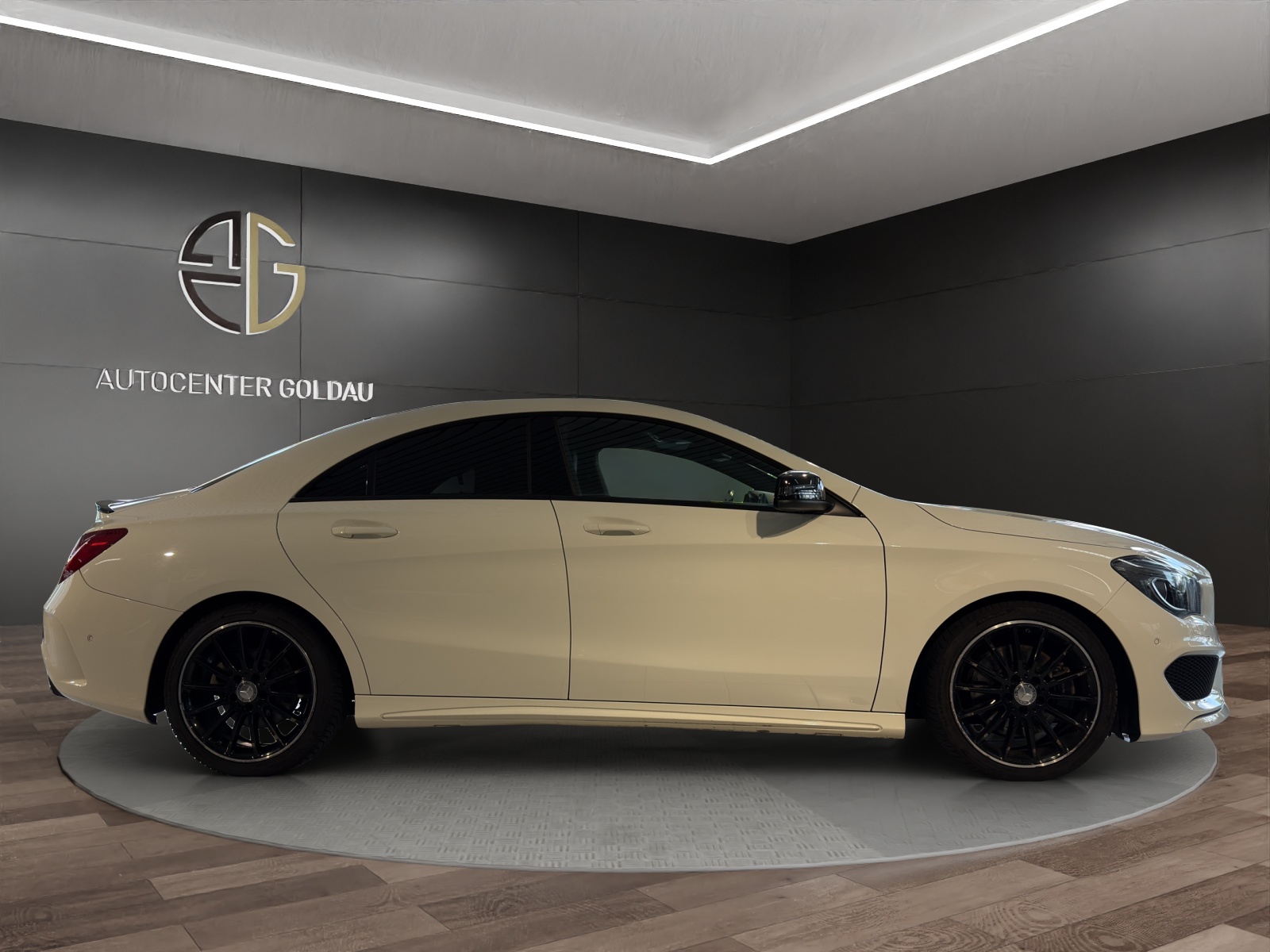 MERCEDES-BENZ CLA 250 AMG Line 7G-DCT-image-4